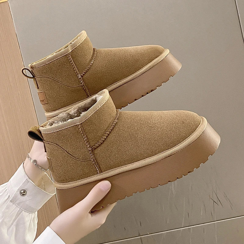 Bota Feminina Curta Acolchoada Plataforma Confortável - (Promoção de Inverno 2025)