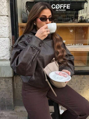 Jaqueta de Couro com Gola Alta - Alexia