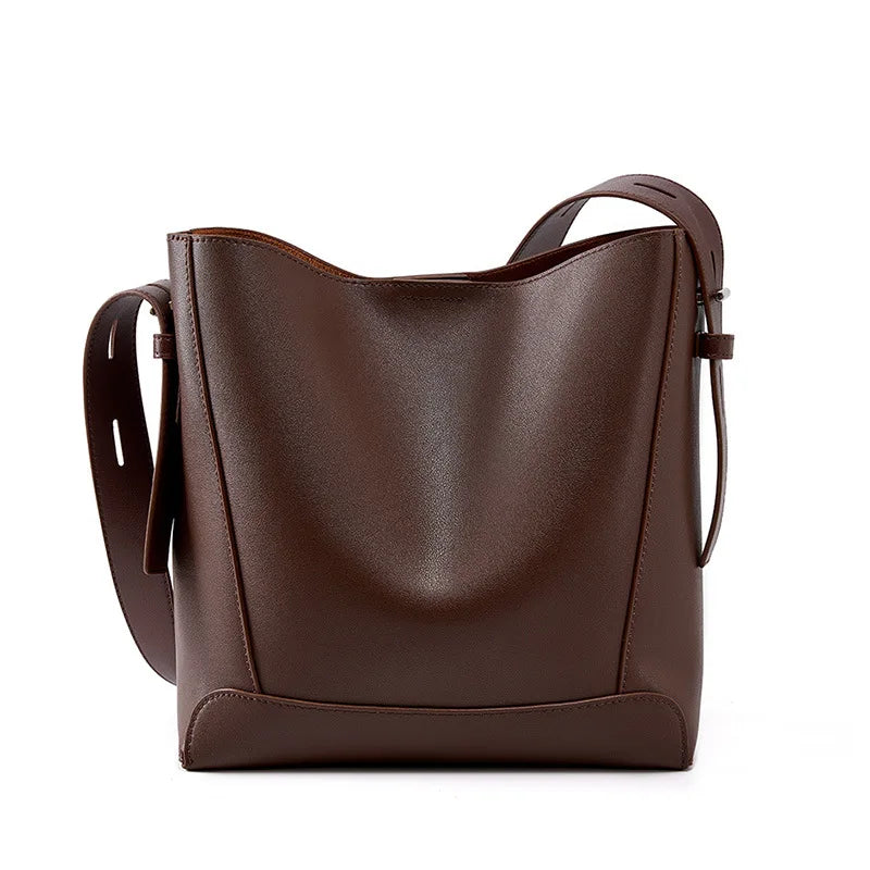 Bolsa Feminina de Ombro em Couro - Modelo casual