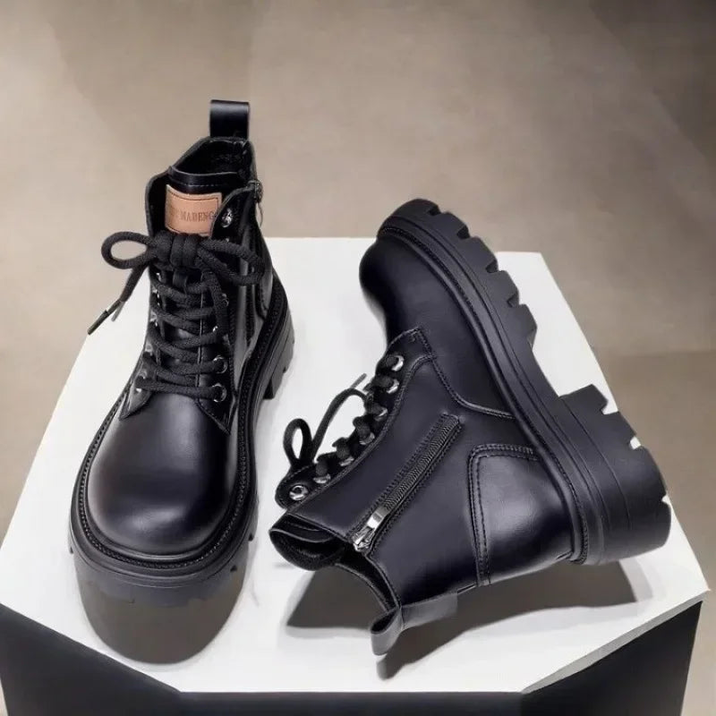 Bota Feminina Cano Curto Solado Grosso Antiderrapante (Promoção de Inverno 2025)