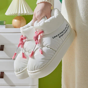 Bota Feminina Impermeável com Forro Peluciado Solado Macio Estilo Casual – (Promoção de Inverno 2025)