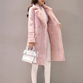 Casaco Longo Feminino de Camurça com Forro Aveludado e Botões – (Promoção de Inverno 2025)