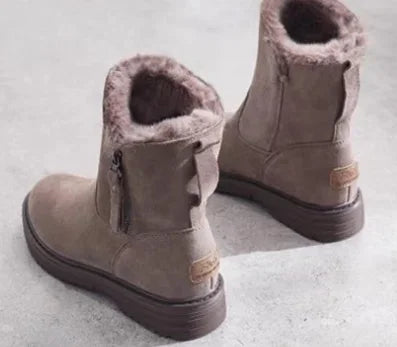 Bota Feminina Cano Curto em Camurça com Forro Solado Confortável – (Promoção de Inverno 2025)